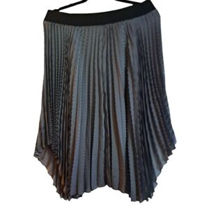 Covington Black & White Pleated Skirt, Sharkbite Hem, Size XL